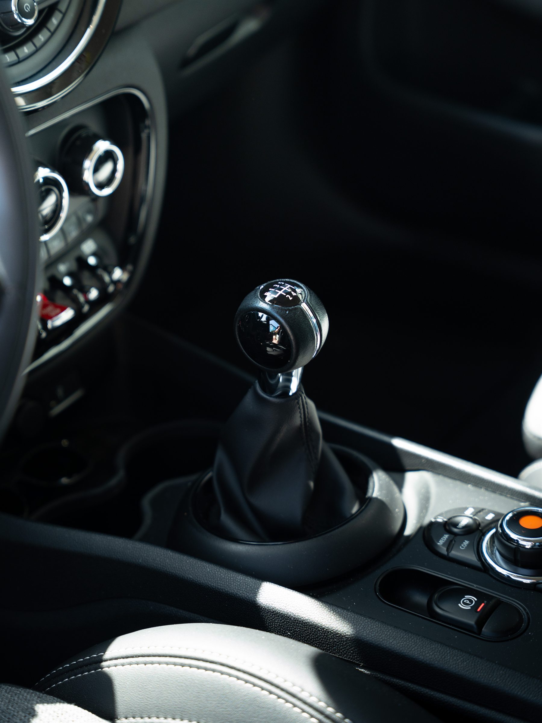 Versnellingspook van de MINI in close-up
