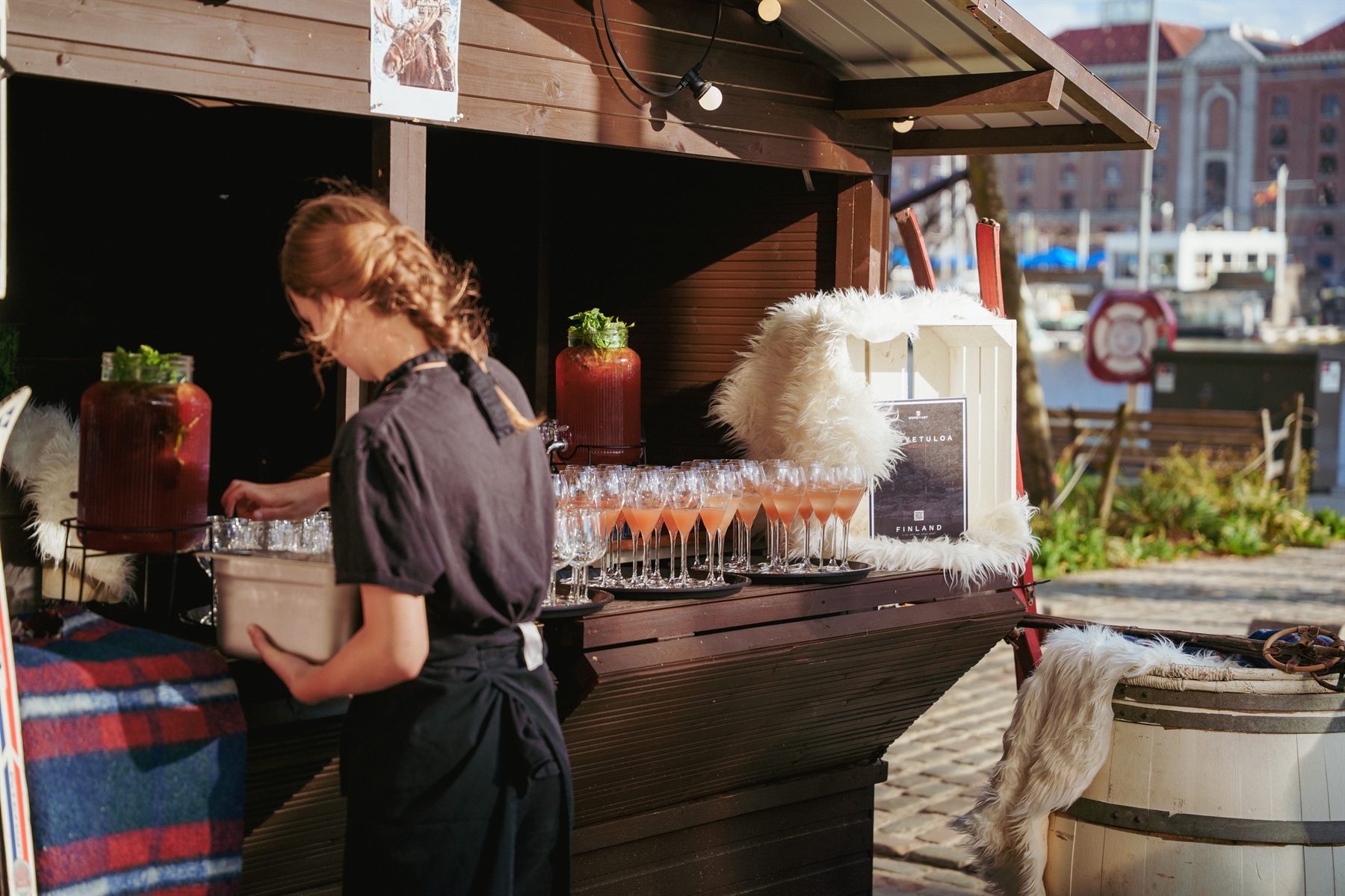 Bar met gasten in de winkel